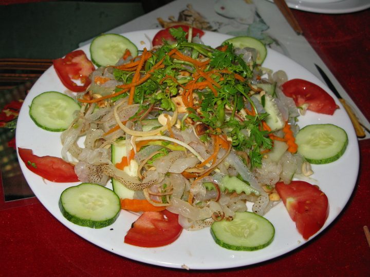 Вьетнамский салат с медузой.
